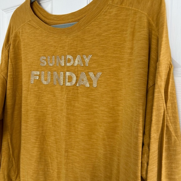 Secret Treasures lounge shirt - Picture 2 of 4